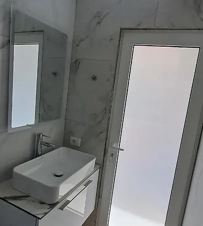 Biorn House * Sarandë