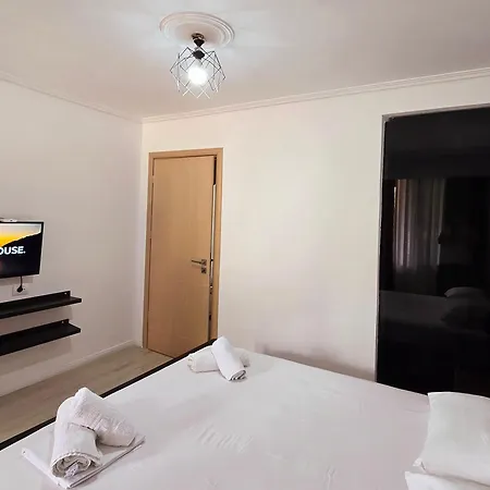 Biorn House * Sarandë